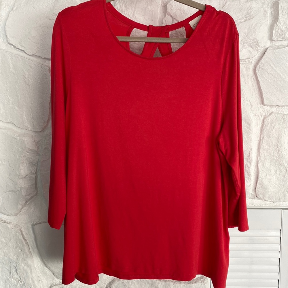 Chicos coral red top with back loop design 5% spandex 3/4 sleeves